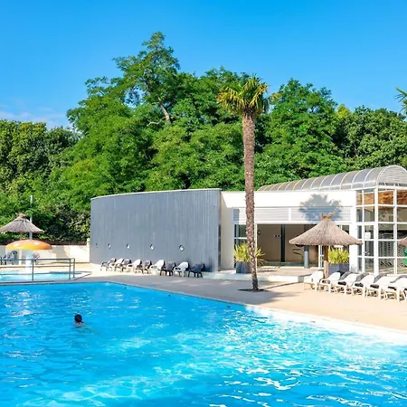 Flower Au Bois Des Biches 4*