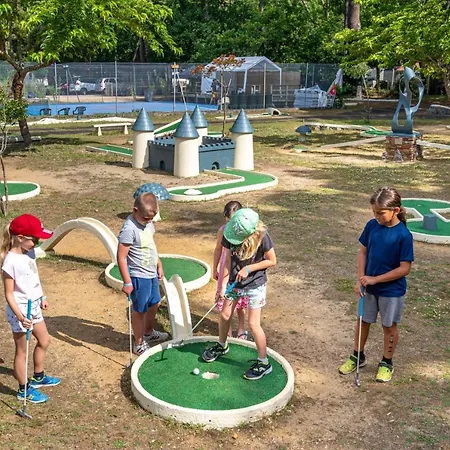 Flower Au Bois Des Biches 4*