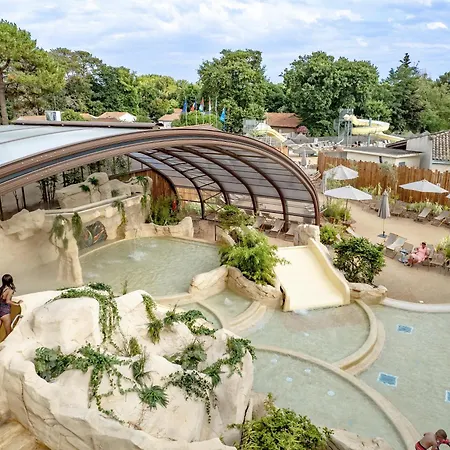 Flower Au Bois Des Biches 4*