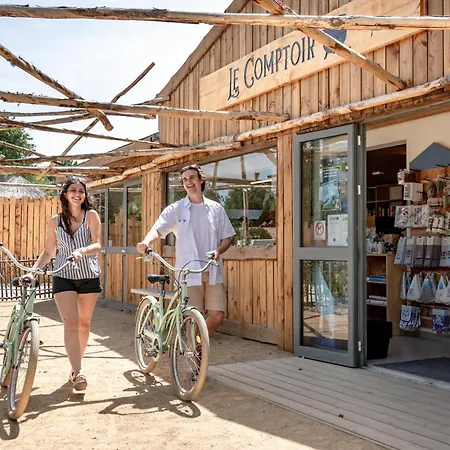 Flower Au Bois Des Biches 4*