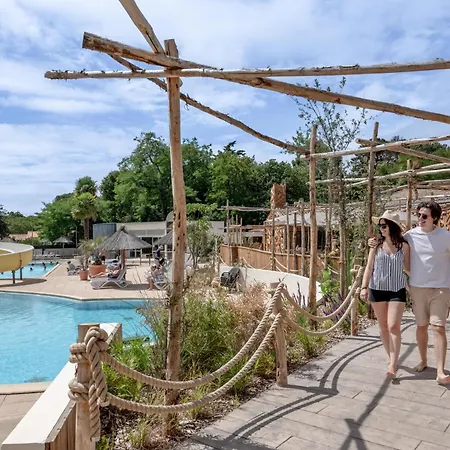 Flower Au Bois Des Biches 4*