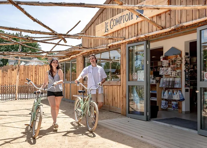 Flower Au Bois Des Biches 4*