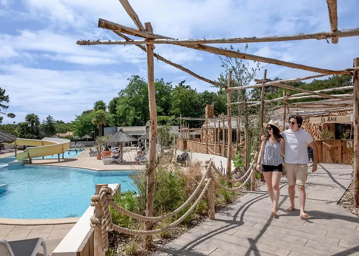 Flower Au Bois Des Biches 4*