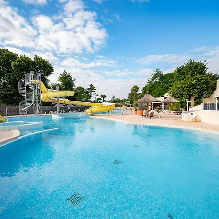 Flower Au Bois Des Biches Kamp alanı