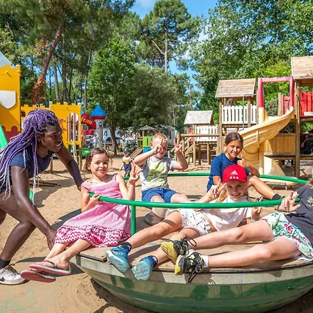 Kamp alanı Flower Au Bois Des Biches Saint-Hilaire-de-Riez