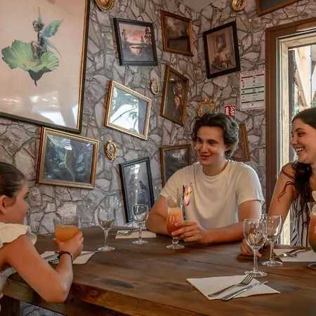 Flower Au Bois Des Biches 4*