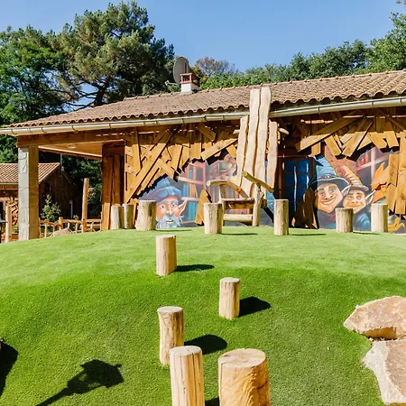 Flower Au Bois Des Biches 4*