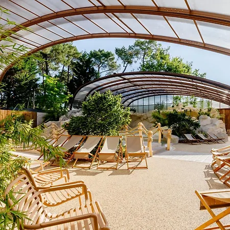 Flower Au Bois Des Biches Kamp alanı 4*