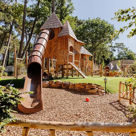 Flower Au Bois Des Biches Kamp alanı 4*