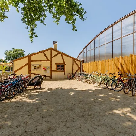 Flower Au Bois Des Biches Kamp alanı 4*