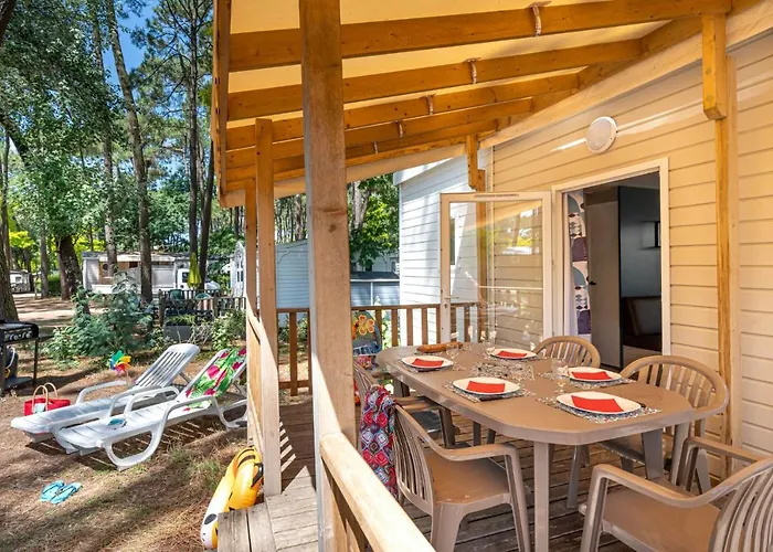 Flower Au Bois Des Biches سا يْليرْ دو ري